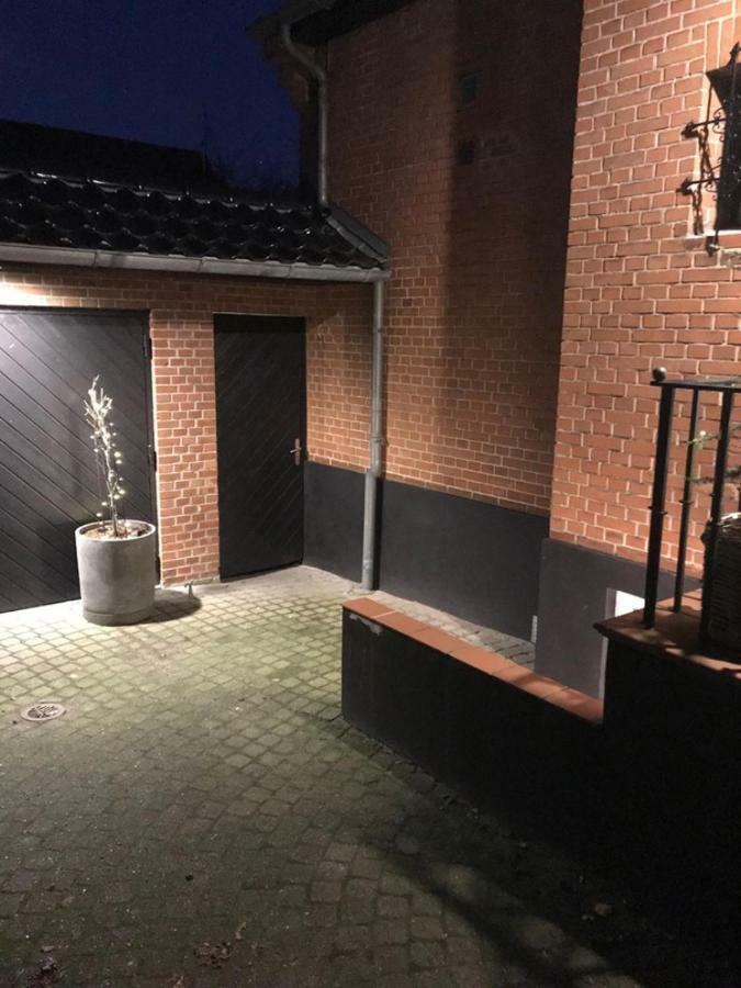 Special Offer,One Of Its Kind, Extremely Central In Herning, Danish Hosts, Extremely Clean, Very Quiet Street But A Stonethrough From Bars & Restaurants Lejlighed Eksteriør billede