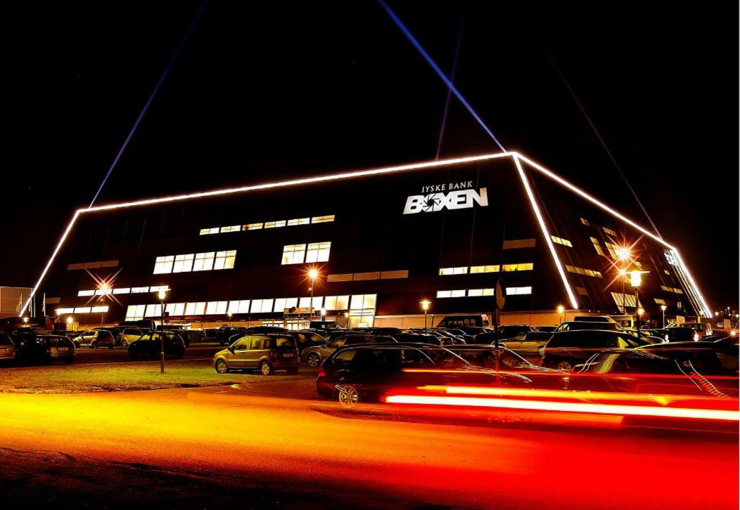 Special Offer,One Of Its Kind, Extremely Central In Herning, Danish Hosts, Extremely Clean, Very Quiet Street But A Stonethrough From Bars & Restaurants Lejlighed Eksteriør billede