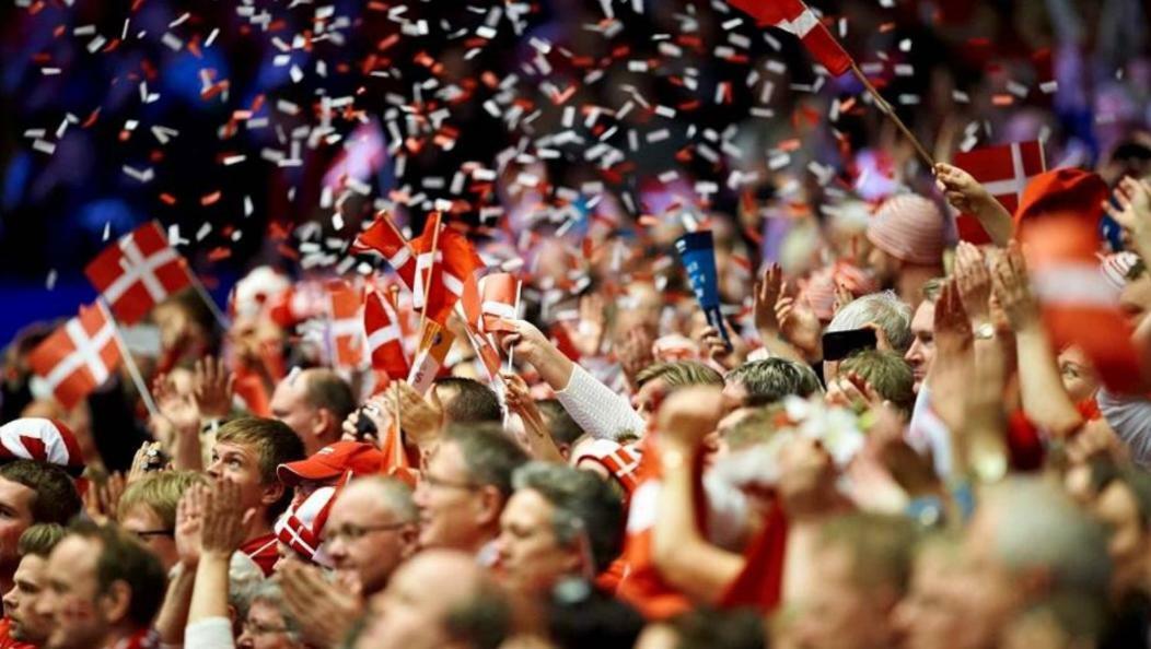 Special Offer,One Of Its Kind, Extremely Central In Herning, Danish Hosts, Extremely Clean, Very Quiet Street But A Stonethrough From Bars & Restaurants Lejlighed Eksteriør billede